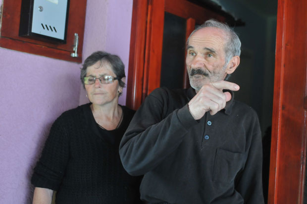 РОДИТЕЉИ ВЕСНЕ КОЈА ЈЕ НАЂЕНА МРТВА СА ДЕЦОМ У БЕЧУ: Сигурни смо да нису умрле од глади!